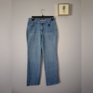 Lee Jeans straight leg Women  size 4   Straight leg Color Blue  Good Condition